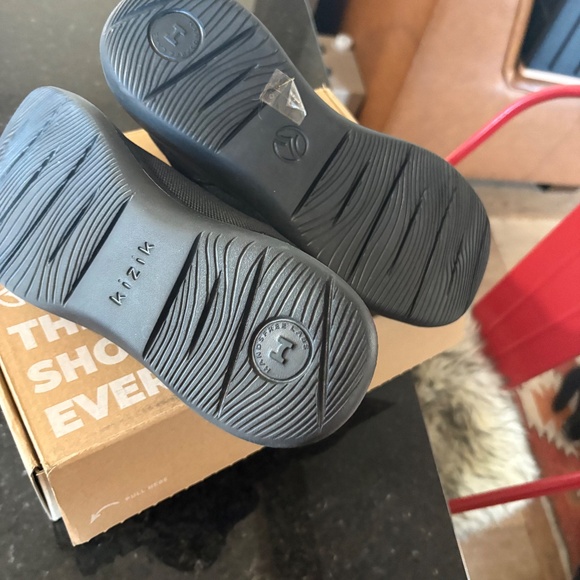 NWT - Kizik Madrid Eco-Knit slip-on shoes - W 8.5 - Picture 10 of 16